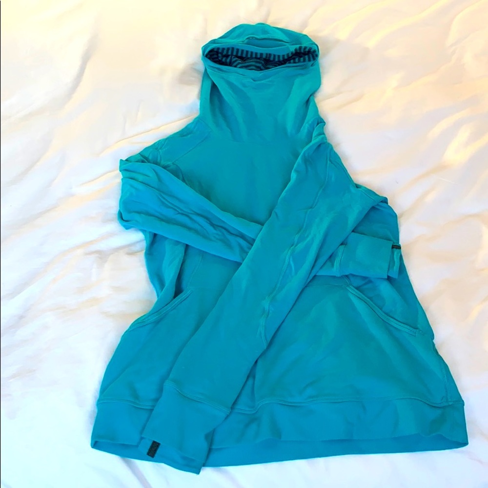 Technical outdoor sport sweatshirt